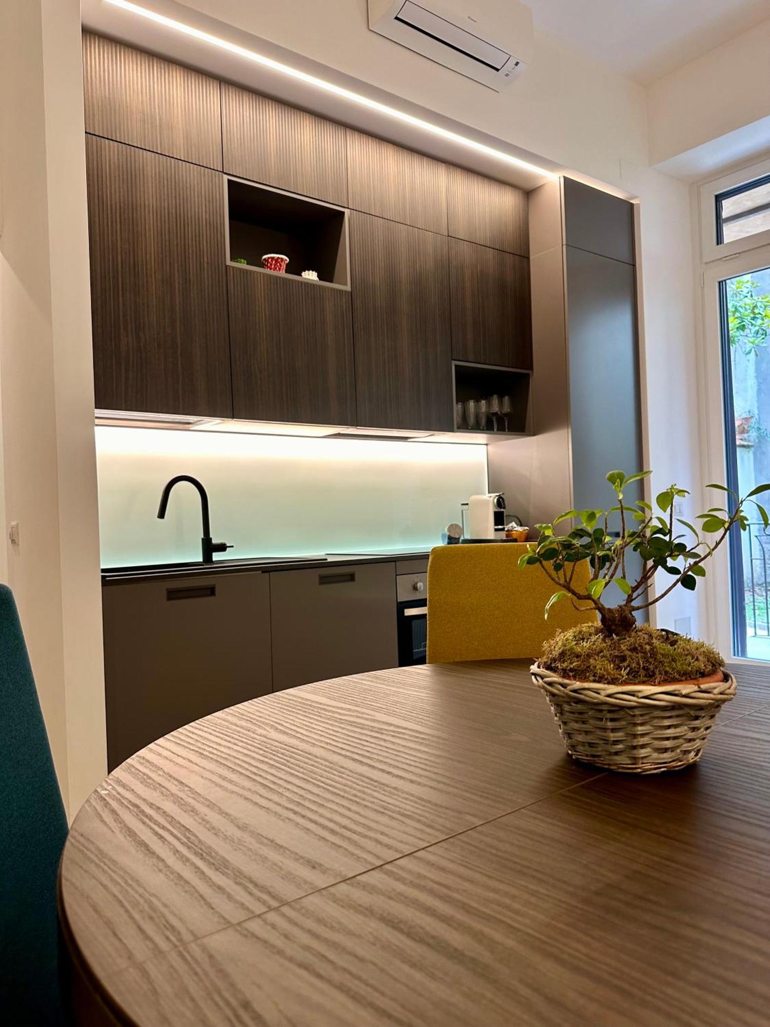 Lr Deluxe Apartments - Porta Venezia - Bilocale Con Giardino Privato มิลาน ภายนอก รูปภาพ