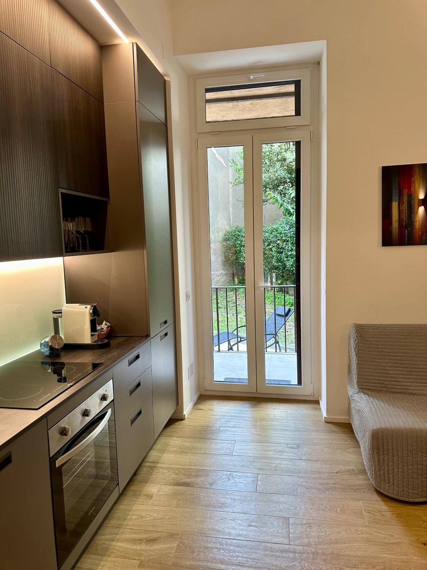 Lr Deluxe Apartments - Porta Venezia - Bilocale Con Giardino Privato มิลาน ภายนอก รูปภาพ