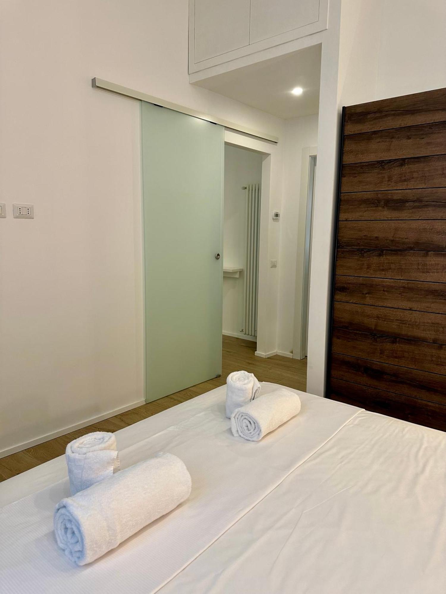 Lr Deluxe Apartments - Porta Venezia - Bilocale Con Giardino Privato มิลาน ภายนอก รูปภาพ