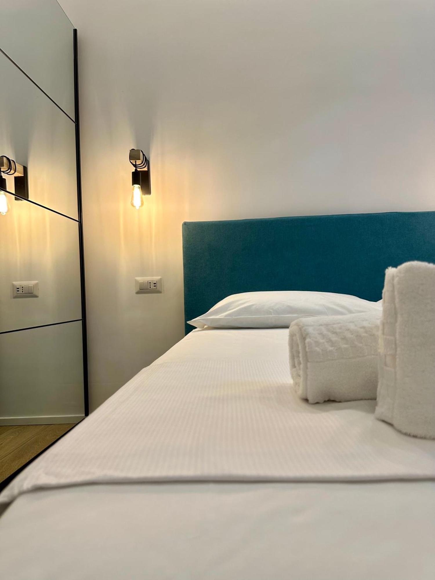 Lr Deluxe Apartments - Porta Venezia - Bilocale Con Giardino Privato มิลาน ภายนอก รูปภาพ