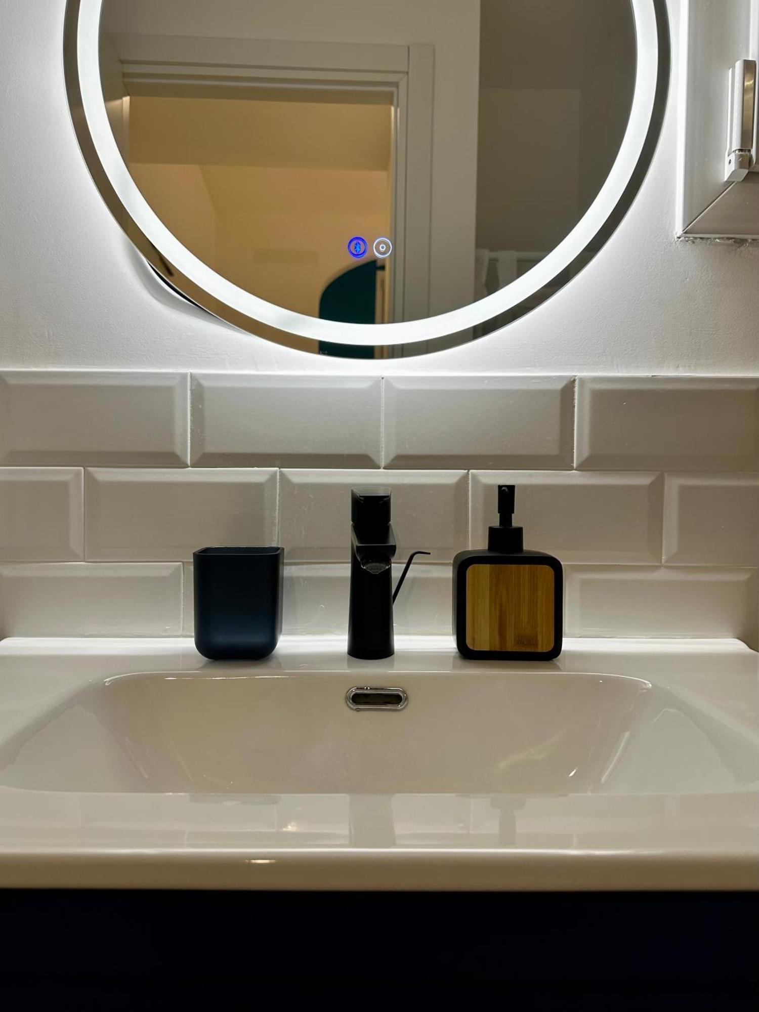 Lr Deluxe Apartments - Porta Venezia - Bilocale Con Giardino Privato มิลาน ภายนอก รูปภาพ